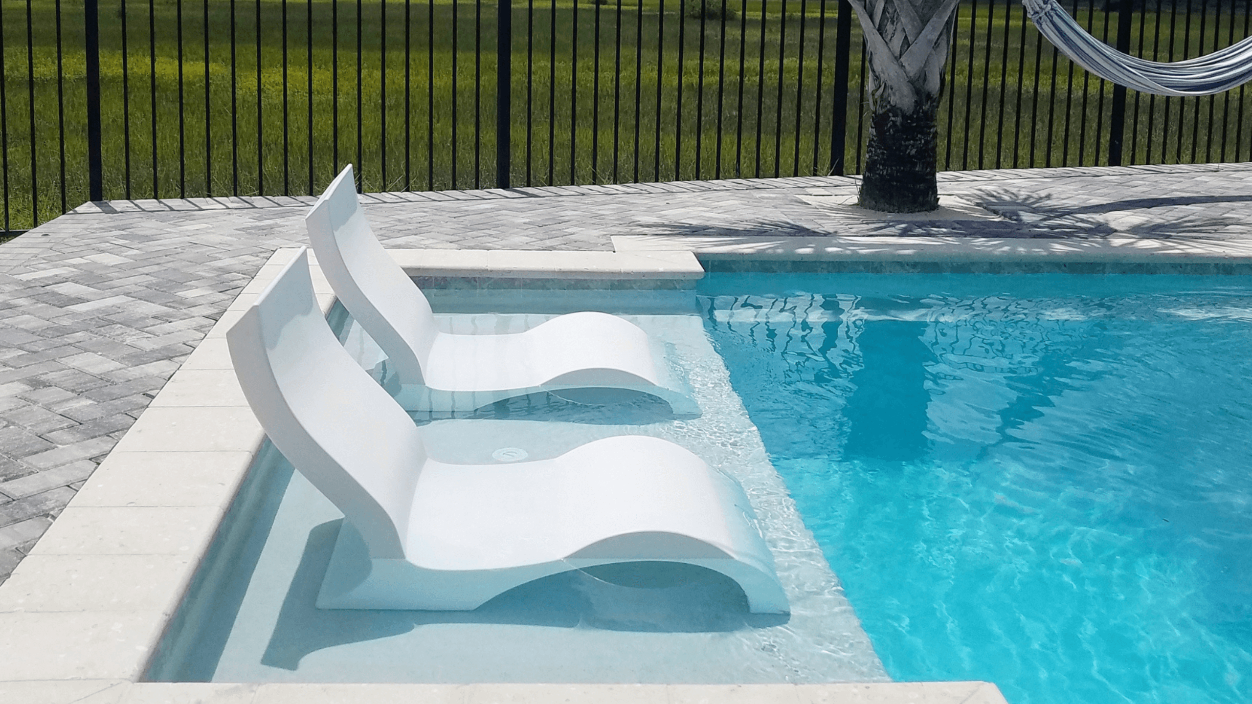 Furniture for fiberglass pools: Practical tips