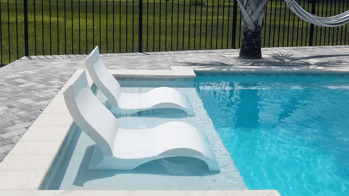 Furniture for fiberglass pools: Practical tips