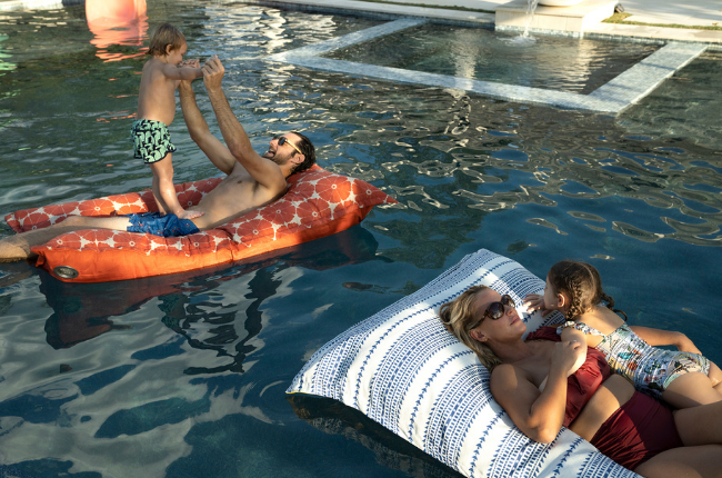 Floating pool bed