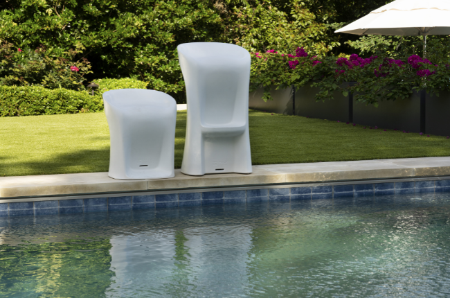 Lowbar in-pool barstool