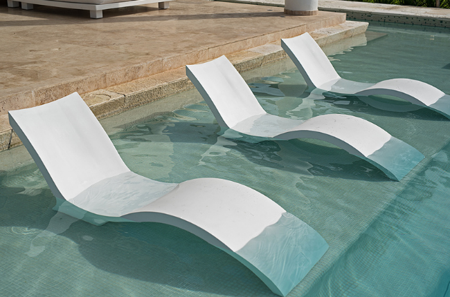 Chaise deep pool lounger