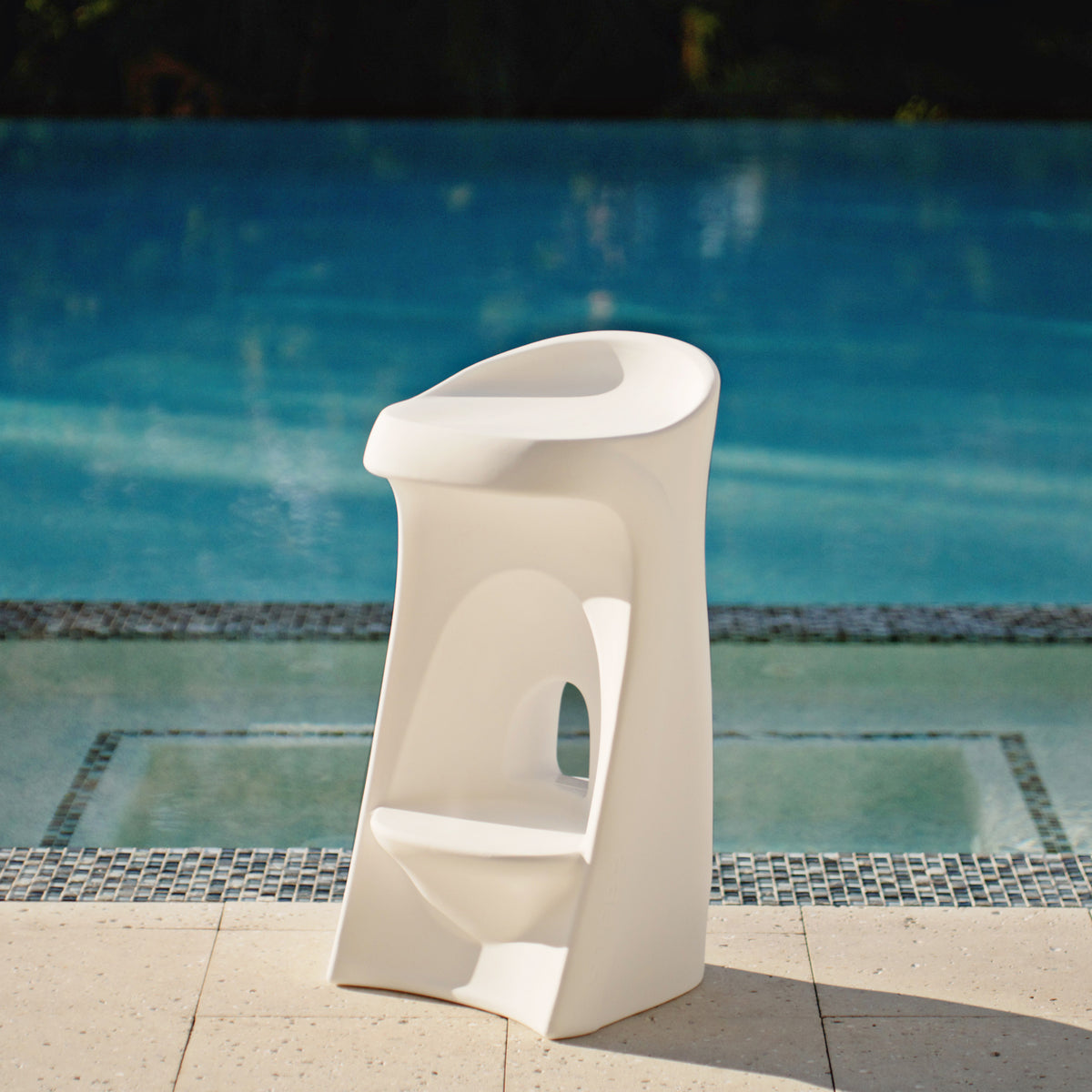 Vero in-pool stool