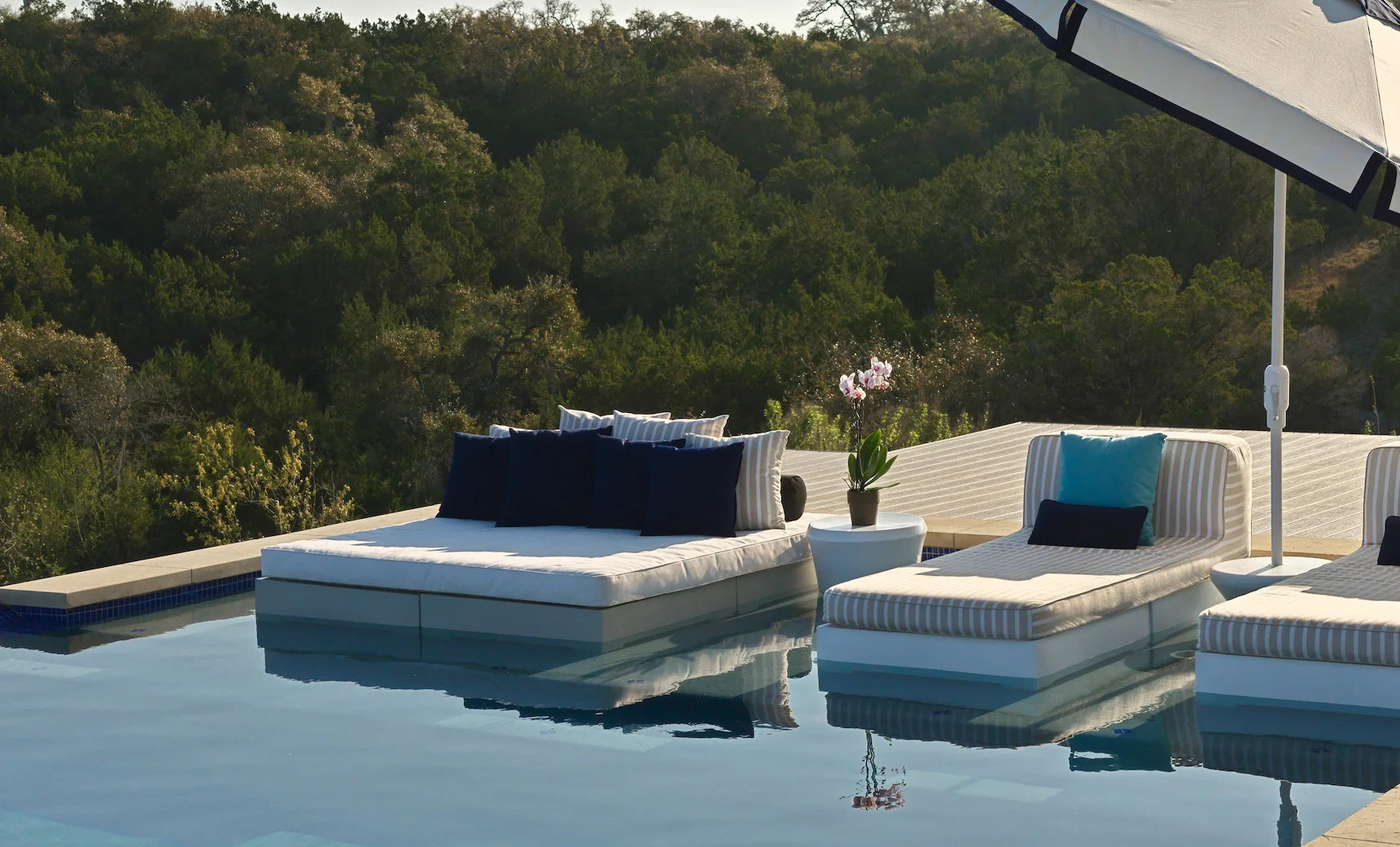 Square pool sunbed