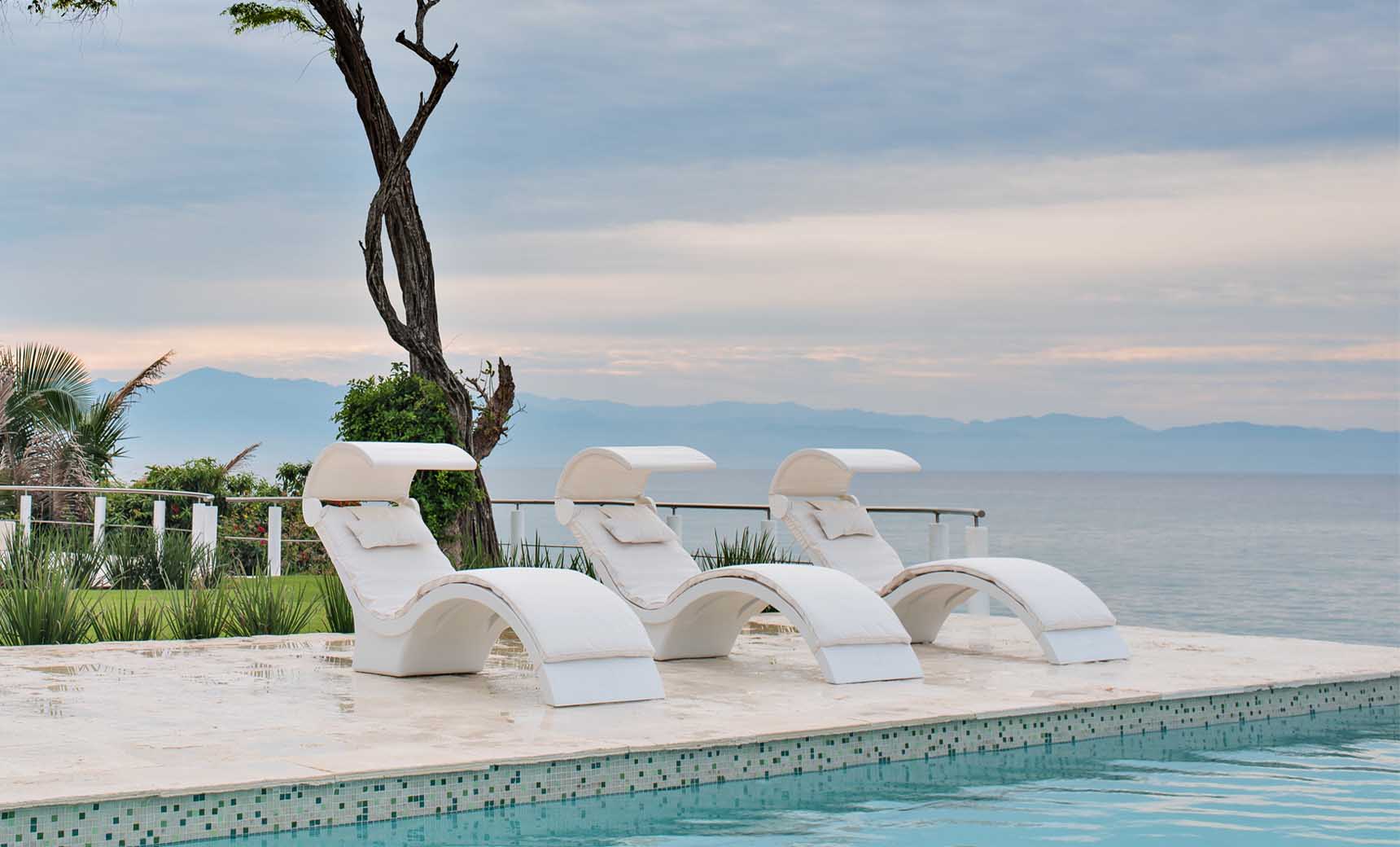 Pool lounger shade