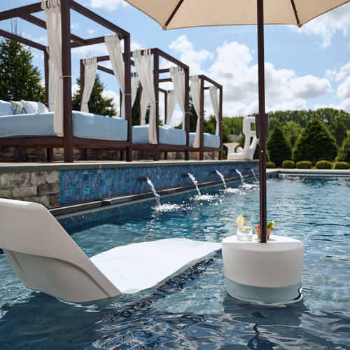 Forma in-pool table