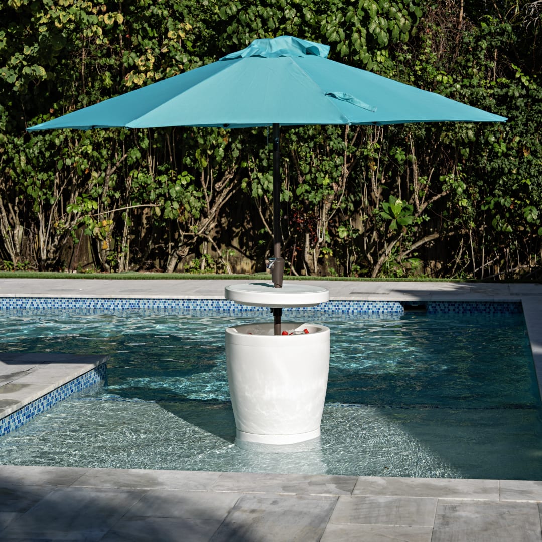 Vero in-pool table