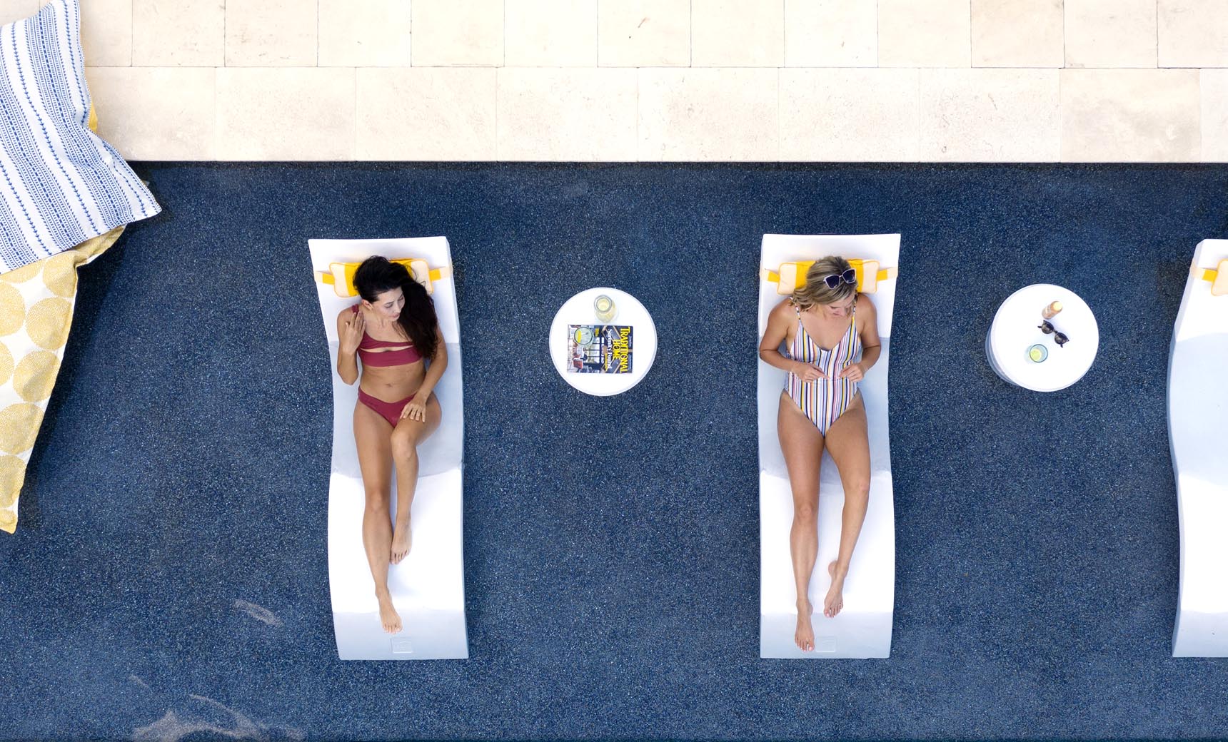 Chaise pool lounger