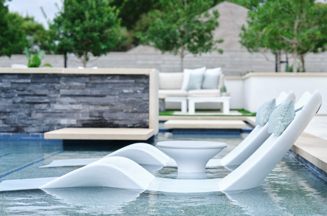 Elegancy pool lounger