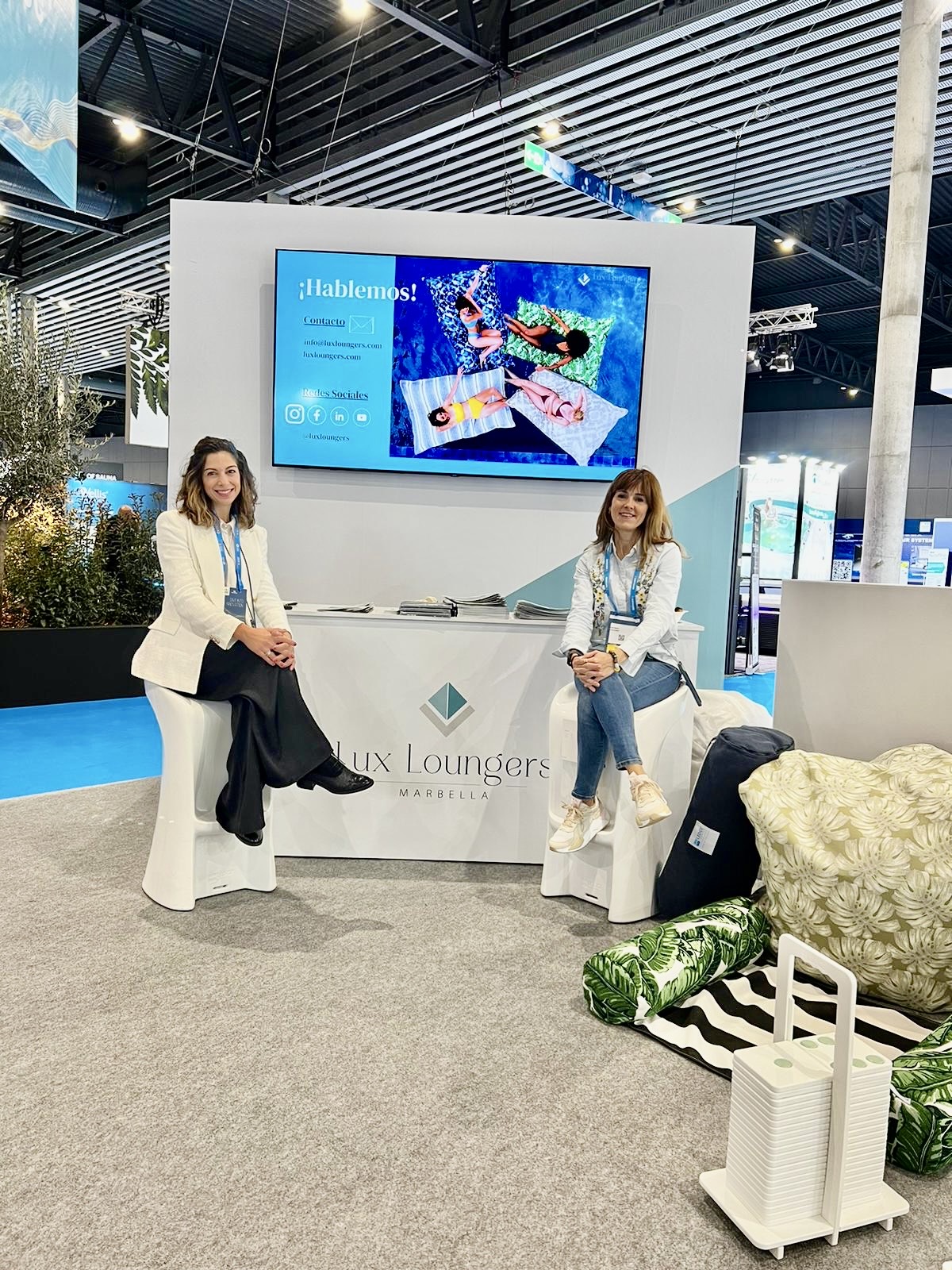 Stand Lux Loungers en Piscina & Wellness