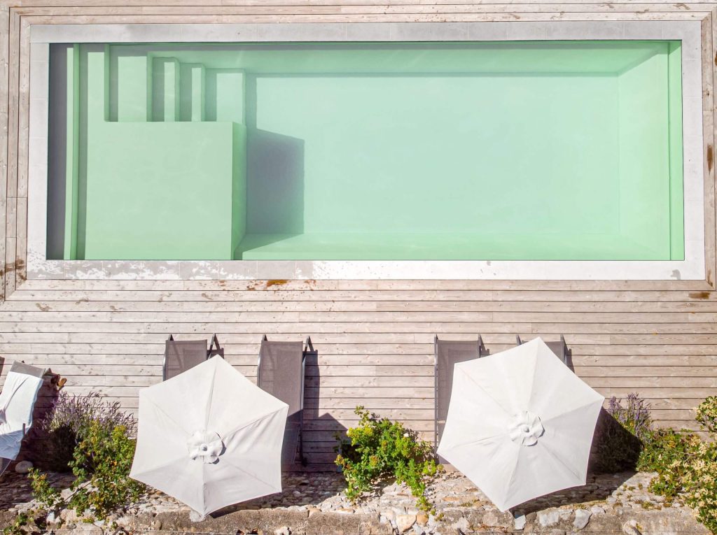Piscina prefabricada con solarium