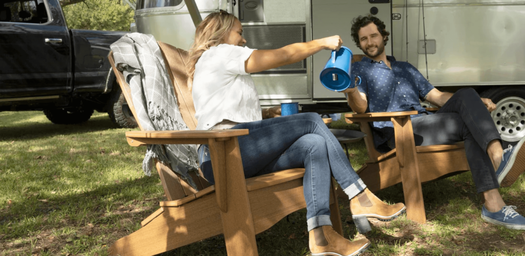 Alternativa a los muebles de exterior en madera: la resina veteada