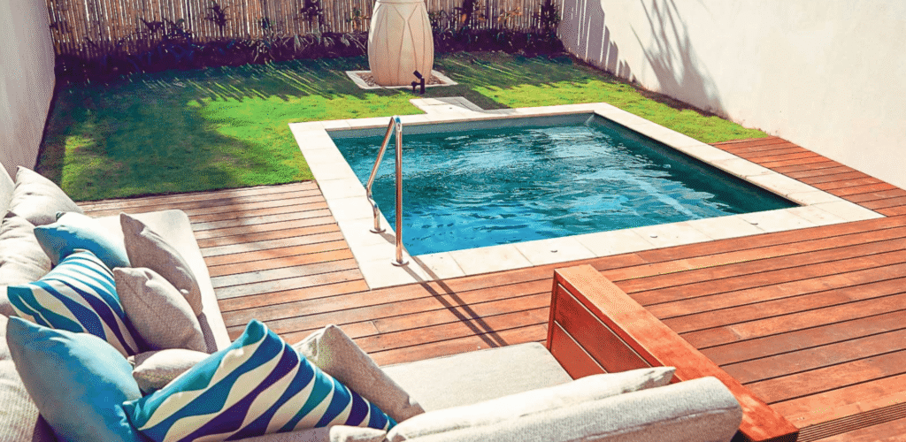 Piscina pequeña con encanto de tipo Plunge Pool